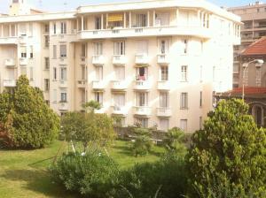a large white building with a yard in front of it at MONACO 3mn du casino in Beausoleil