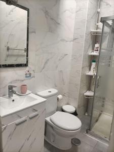 Kúpeľňa v ubytovaní Los Tilos Apartments + 37 fotografií