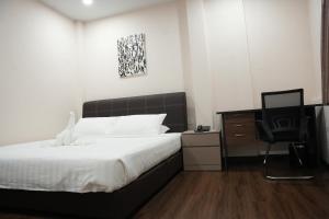 Postel nebo postele na pokoji v ubytování Palz Empire Hotel Temerloh