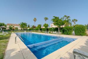 a large swimming pool with blue water at Entre o Vale e o Mar - Vale Parra in Guia