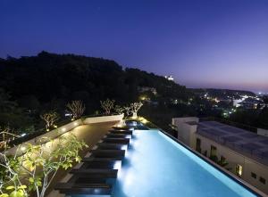 Kolam renang di atau dekat dengan Breathtaking Sea & Mountain View Private Pool