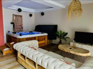 a living room with a large jacuzzi tub at Ô cinq sens in Mortagne-du-Nord