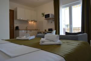 Postel nebo postele na pokoji v ubytování Sunny Day apartments