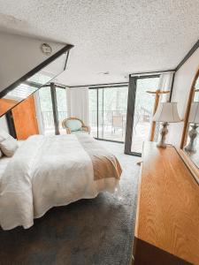 a bedroom with a large bed and a large window at Treetop Village100-3bed3bathindoor Pool8pp in Four Seasons +41 photos