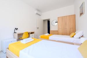 Postel nebo postele na pokoji v ubytování Modern Sliema Flat, Walk to Shops & Bus - Sleeps 3
