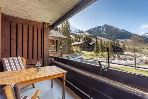 O vedere generală la munți sau o vedere la munte luată de la acest apartament