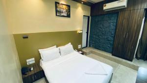 Postel nebo postele na pokoji v ubytování Palm Breeze Hotel - Colaba