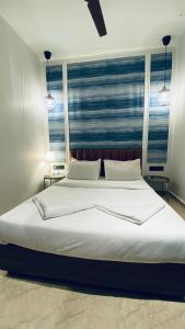 Postel nebo postele na pokoji v ubytování Palm Breeze Hotel - Colaba