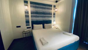 Postel nebo postele na pokoji v ubytování Palm Breeze Hotel - Colaba