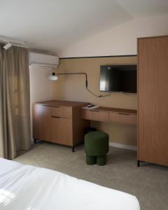 TV a/nebo společenská místnost v ubytování Hotel Admiral Vinkovci