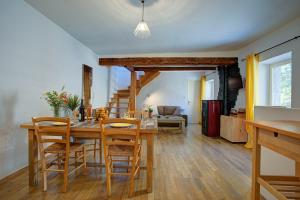 Χώρος καθιστικού στο L'Oustalet - Single-family home with terrace Oustalet