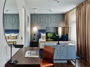 Posteľ alebo postele v izbe v ubytovaní Hotel Indigo Warsaw Nowy Świat by IHG