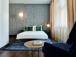Posteľ alebo postele v izbe v ubytovaní Hotel Indigo Warsaw Nowy Świat by IHG