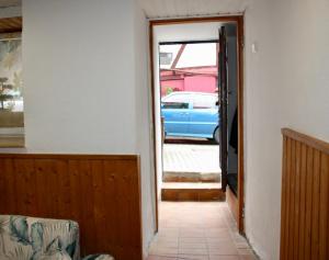 a hallway with a door open to a car outside at Apartment Ferienwohnung Landliebe in Oberwittstadt
