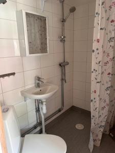 Photo de la galerie de l'établissement Bredsands camping och bad- Bredsandsstugor, à Enköping