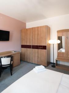 Postel nebo postele na pokoji v ubytování Hotel Admiral Vinkovci