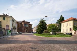 an empty street in a town with buildings at La Casa del Bersagliere - STUDIO in Biella