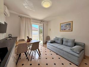 a living room with a couch and a table at Apartments Scheich in Šilo