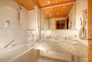 Koupelna v ubytování Hotel Goldried