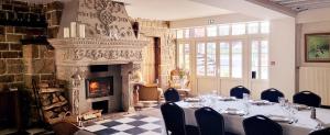 Posezení v ubytování Logis Hôtel De France- Restaurant GRILL