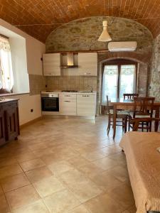 A kitchen or kitchenette at Villa Sara