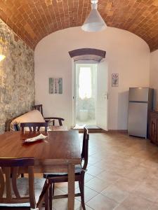 A kitchen or kitchenette at Villa Sara
