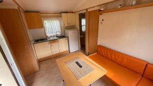 Η κουζίνα ή μικρή κουζίνα στο Bungalow con jardin