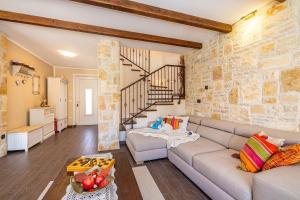 Posezení v ubytování Holiday house SEASCAPE I with private pool and spacious garden