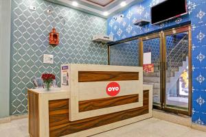 TV a/nebo společenská místnost v ubytování Hotel O Atharv Palace