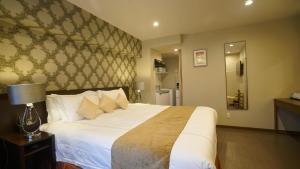 Postel nebo postele na pokoji v ubytování Le Tour Hotel Akihabara Ekimae 楽途ホテル秋葉原駅前店