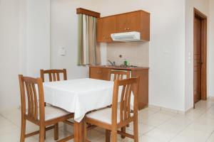 A kitchen or kitchenette at Roubini Apartments