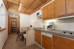 Kuchyň nebo kuchyňský kout v ubytování Landhaus Trinker