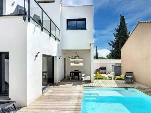 Πισίνα στο ή κοντά στο villa PIVOINES