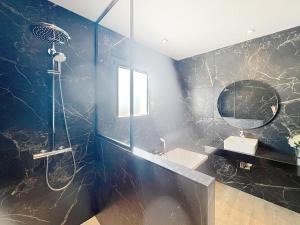 Ένα μπάνιο στο villa PIVOINES +34 φωτογραφίες