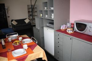 Kuchyňa alebo kuchynka v ubytovaní Romeo and Juliet Apartaments