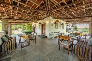 Posezení v ubytování CosmicStays Joshet Farmstay Your Quiet Countryside Mediterranean Escape