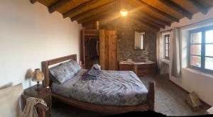 Ένα ή περισσότερα κρεβάτια σε δωμάτιο στο Ikarian traditional house