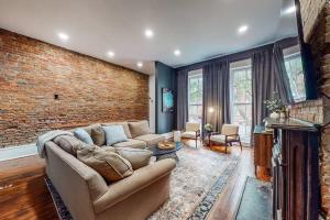 Χώρος καθιστικού στο NEW Luxury Home near Downtown Close to Nulu +33 φωτογραφίες