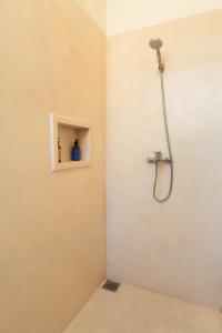 Ένα μπάνιο στο KUKI BEACH - Luxury Beachfront Villa in Ahangama +36 φωτογραφίες