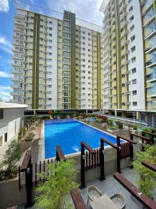 Gallery image of 15FLR Condo End-Unit With Balcony Facing Amenities in Mesaverte Residences CDO in Pontud +25 photos