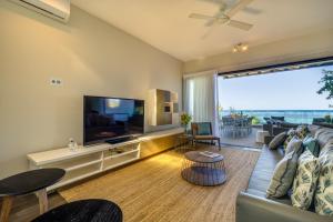 TV a/nebo společenská místnost v ubytování Esplanade by Horizon Holidays