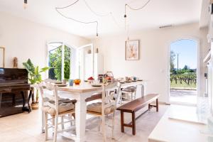 Φωτογραφία από το άλμπουμ του Bastide 13 couchages - PADEL - juillet-Août à la semaine - Domaine de la Louve σε Cotignac