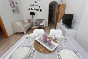 Televízia a/alebo spoločenská miestnosť v ubytovaní R-5080 La Mata Apartment