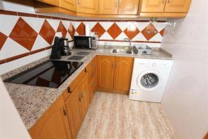 Kuchyňa alebo kuchynka v ubytovaní R-5080 La Mata Apartment
