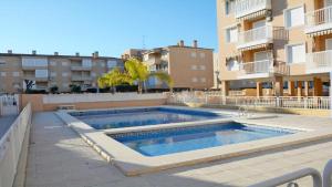 Bazén v ubytování R-9552 apartamento sunny santa pola nebo v jeho okolí