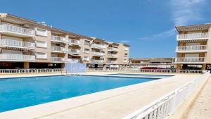 Bazén v ubytování R-9552 apartamento sunny santa pola nebo v jeho okolí