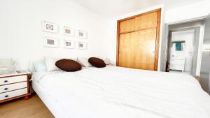 Postel nebo postele na pokoji v ubytování R-9552 apartamento sunny santa pola