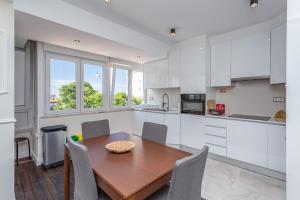 a kitchen with a wooden table and chairs at BeGuest Casa dos Poetas Oeiras Apartment in Oeiras