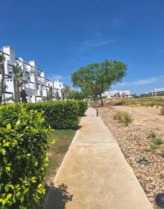 a concrete path in front of a building at Casa Émir in Roldán
