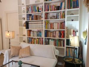 a living room with a book shelf filled with books at Small Luxury Bed & Breakfast in La Spezia